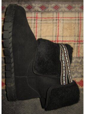 Mukluks 9.5 Boots Booties Shoes Faux Fur Lined Suede Black Convertible Worn Once